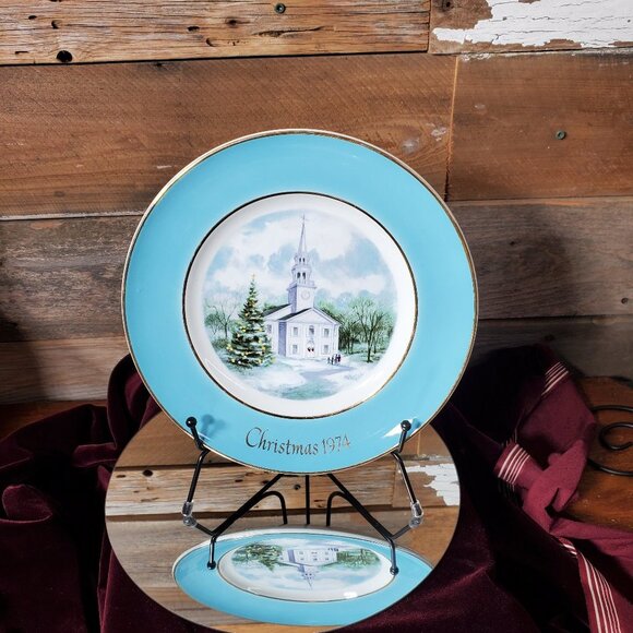 Avon Christmas Plate Series - 1974 - Country Church - by Enoch Wedgwood - Picture 2 of 5